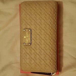New Kate Spade Pebble color zip wallet